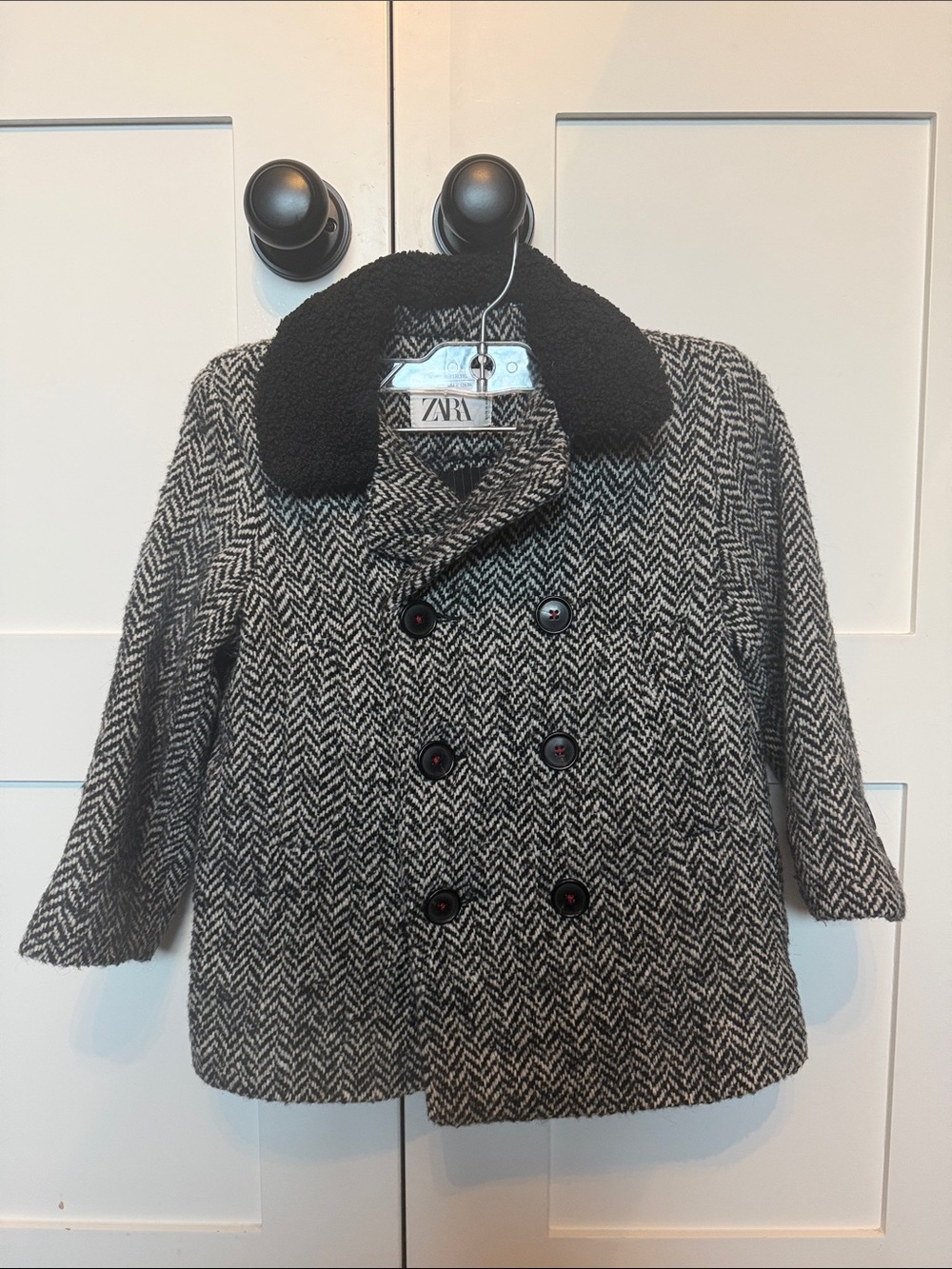 Zara Black & White Herringbone Kids Peacoat with Sherpa Collar. EUC